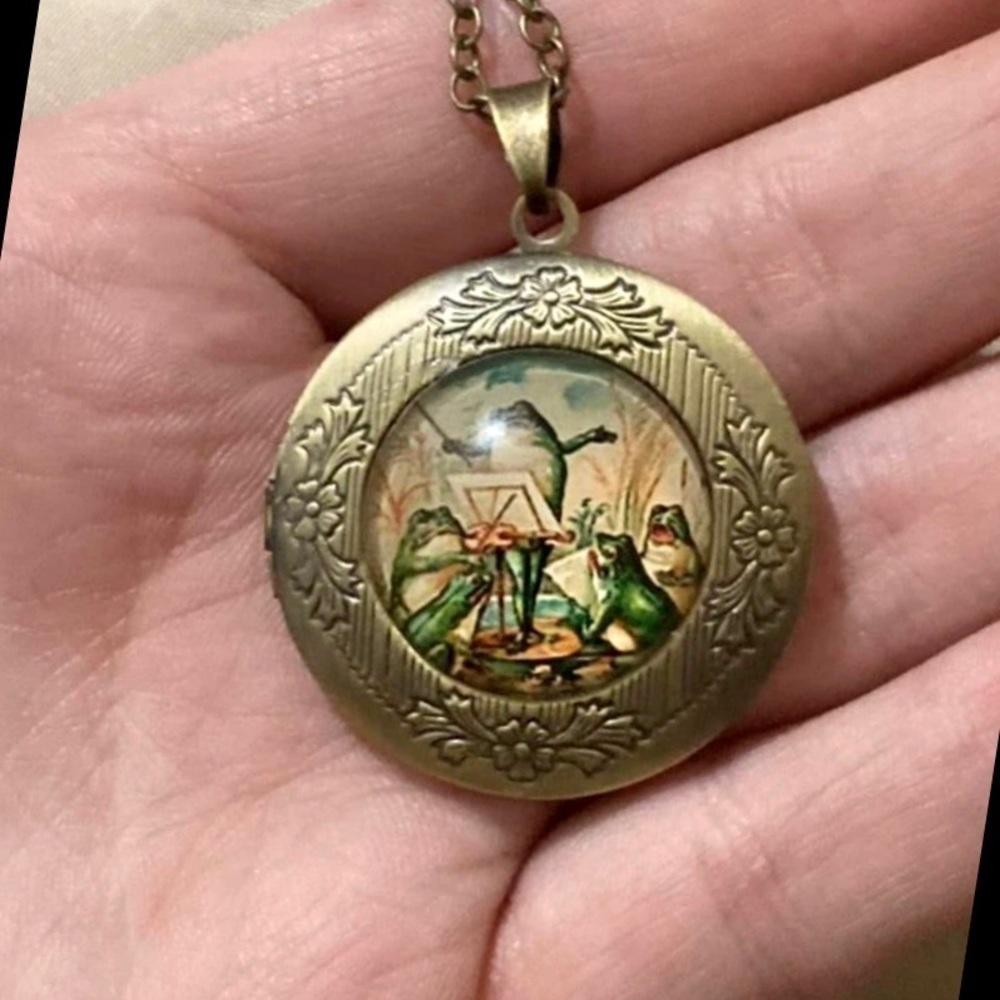 𝅺frog Musicians open Photo Locket Necklace. New - Picture 3 of 8
